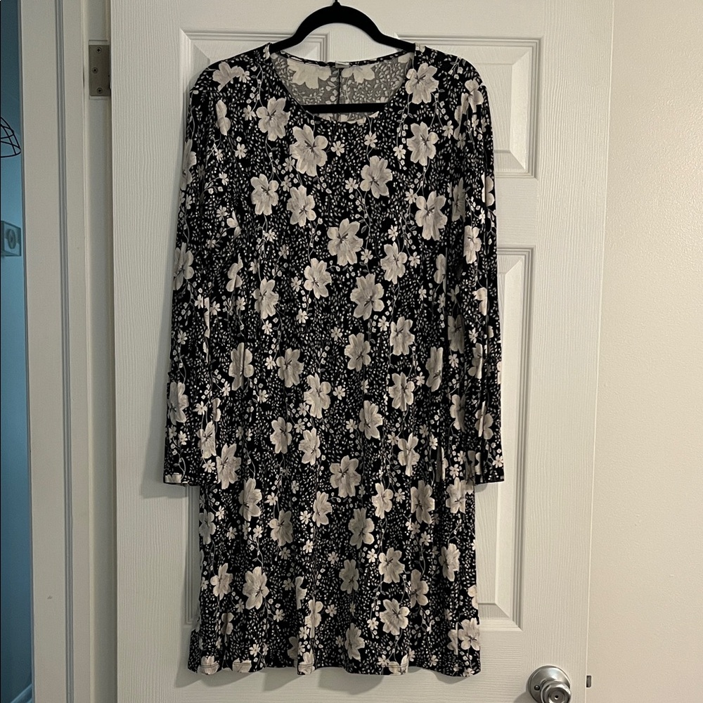 Old Navy Black and White Floral Long Sleeve Dress